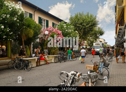 Exterior of the Louis Vuitton luxury fashion store in the centre of Forte  dei Marmi with parked bicycles, Lucca, Tuscany, Versilia, Italy Stock Photo  - Alamy