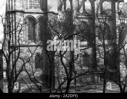 Eglise Notre-Dame - Façade nord partie - Mantes-la-Jolie - Médiathèque de l'architecture et du patrimoine - Stock Photo