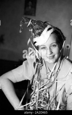 Die Prinzessin der Fastnacht in Mainz, Hildegard Kühne im Jahre 1938, zum hundertjährigen Jubiläum des Mainzer Carneval Verein (MCV). The princess of carnival in Mainz 1938, on the occasion of the 100th anniversary of the leading local carnival association. Stock Photo