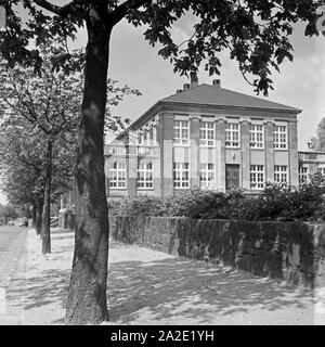 Das Gebäude des Kaiser Wilhelm Instituts für Kohlenforschung in Mülheim an der Ruhr, Deutschland 1930er Jahre. Building of the Kaiser Wilhelm society for coal research at Muelheim, Germany 1930s. Stock Photo