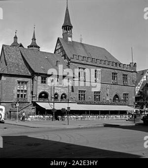 Das alte Rathaus in Göttingen, Deutschland 1930er Jahre. The old city hall at Goettingen, Germany 1930s. Stock Photo
