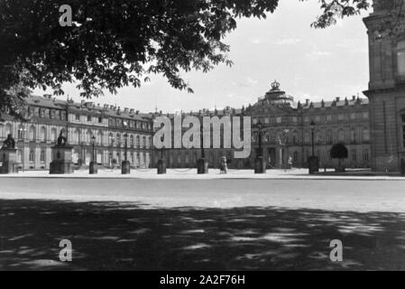 Der Ehrenhof des Neuen Schlosses in Stuttgart, Deutschland 1930er Jahre. The main courtyard of the New Palace in Stuttgart, Germany 1930s. Stock Photo