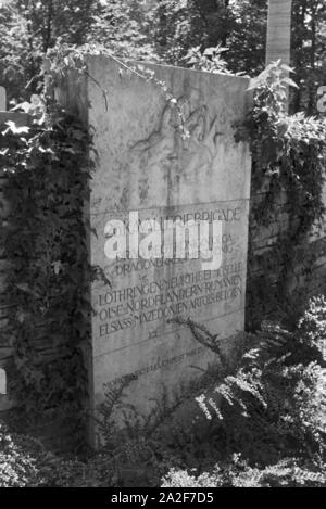 Das Ehrenmal für die gefallenen Teilnehmer des Ersten Weltkriegs auf dem Stuttgarter Waldfriedhof, Deutschland 1930er Jahre. The memorial for the fallen soliders in the First World War on the Forest Cemetery in Stuttgart, Germany 1930s. Stock Photo