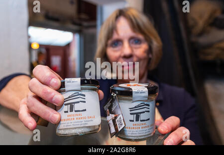 30 September 2019, Lower Saxony, Lüneburg: Hilke Lamschus, historian and director of the German Salt Museum in Lüneburg shows glasses with real salt from the Hanseatic city. Salt secured Lüneburg's prosperity and power for centuries. (to dpa 'Lüneburg and the salt') Photo: Philipp Schulze/dpa Stock Photo