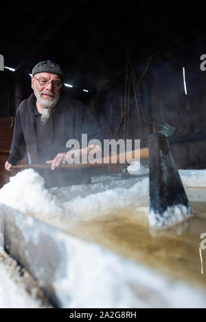 30 September 2019, Lower Saxony, Lüneburg: In a boiling hut Mimke Koch shows as a salt boiler how it was produced in the Middle Ages. Salt secured Lüneburg's prosperity and power for centuries. (to dpa 'Lüneburg and the salt' of 03.10.2019) Photo: Philipp Schulze/dpa Stock Photo