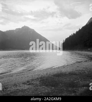 Ein Ausflug zum Achensee in Tirol, Deutsches Reich 1930er Jahre. A trip to Lake Achen in Tyrol, Germany 1930s. Stock Photo