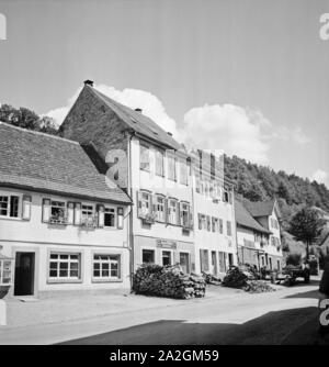 Ein Ausflug nach Bad Rippoldsau Schapbach, Deutsches Reich 1930er Jahre. A trip to Bad Rippoldsau Schapbach, Germany 1930s. Stock Photo