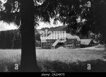 Ein Ausflug in den Erholungsort Ruhestein im Schwarzwald, Deutsches Reich 1930er Jahre. A trip to the health resort Ruhestein in the Black Forest, Germany 1930. Stock Photo