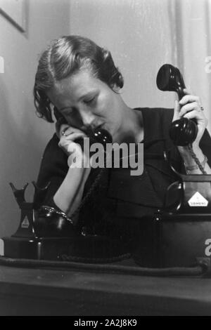 Eine Reportage über den Beruf eines Sciptgirls, Deutsches Reich 1930er ...