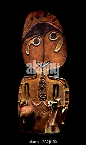 Crochet Agiba Hook early 20th century Population Bamu  Oceania - Melanesia - Papua New Guinea - Western (province) - Middle Fly (district) - Bamu (river) . Hooks are hung with bones and pieces of skull. The eyes, mouth, nose, and ornaments are treated in slight relief. Stock Photo