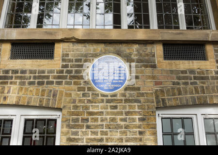 Blue Plaque on Lansdowne House, Lansdowne Road, Notting Hill, London, W11, Royal Borough of Kensington and Chelsea, London, UK Stock Photo