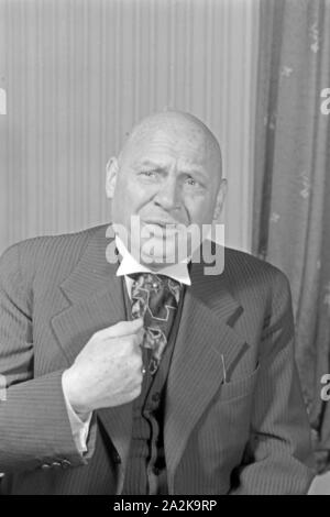 Der deutsche Schauspieler Ludwig Schmitz, Deutschland 1930er Jahre. German actor Ludwig Schmitz, Germany 1930s. Stock Photo
