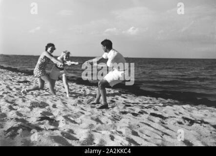 Ferien auf Westerland, Deutsches Reich 1937. Vacations on Westerland, Germany 1930s. Stock Photo