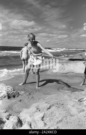 Ferien auf Westerland, Deutsches Reich 1937. Vacations on Westerland, Germany 1930s. Stock Photo