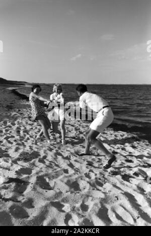 Ferien auf Westerland, Deutsches Reich 1937. Vacations on Westerland, Germany 1930s. Stock Photo