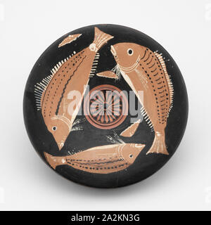 Fish Plate, 340/320 BC, Attributed to the Perrone-Phrixos Group, Greek, Tarentum (now Taranto), Apulia, Italy, Tarentum, terracotta, decorated in the red-figure technique, 4.2 × 20.4 × 20.4 cm (1 5/8 × 8 1/16 × 8 1/16 in Stock Photo