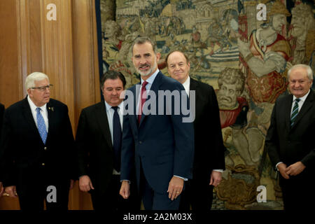 Madrid, Spain. 3rd Oct 2019.- Felipe VI (C) King of Spain receive in audience delegation of the Congress of the United States of America. Richard Duke Buchan III (2L) ambassador, Richard Shelby (1L) senate Appropriatons Committee, Mike Enzi (3L) Senate Budget Committee, Fernando Martín Valenzuela (1R) Secretary of State for Foreign Affairs at the Zarzuela Palace.Photo: Juan Carlos Rojas/Picture Alliance | usage worldwide Stock Photo