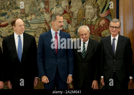 Madrid, Spain. 3rd Oct 2019.- Felipe VI (C) King of Spain receive in audience delegation of the Congress of the United States of America. Richard Shelby (1L) senate Appropriatons Committee, Fernando Martín Valenzuela (1R) Secretary of State for Foreign Affairs, Santiago Cabanas (2R) spanish ambassador at the Zarzuela Palace.Photo: Juan Carlos Rojas/Picture Alliance | usage worldwide Stock Photo