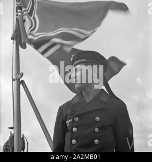 Original-Bildunterschrift: Porträt eines Matrosen der deutschen Kriegsmarine, Deutschland 1940er Jahre. Portrait of a soldier of the German navy, Germany 1940s. Stock Photo