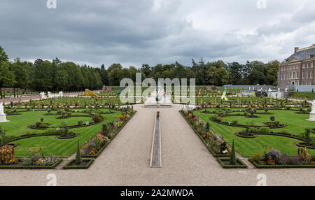 Apeldoorn,17-sept-2019:Apeldoorn, Gelderland, The Netherlands: Rear view on Paleis Het Loo, in English: The Woods Palace, from the Lower Garden. Stock Photo