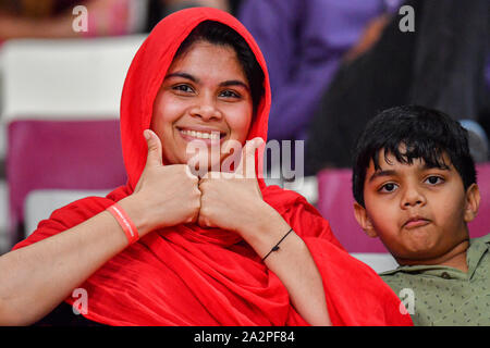 Doha, Qatar. 3rd Oct, 2019. A  female spectator thumbs up for a photo with her child next to her during day 7 of the IAAF World Athletics Championships - Doha 2019 at Khalifa International Stadium on Thursday, October 03, 2019 in DOHA, QATAR. Credit: Taka G Wu/Alamy Live News Stock Photo