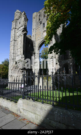 The ruins of Kelso Abbey in the Scottish Borders beside the River Tweed Stock Photo