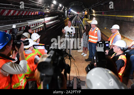 Governor Andrew Cuomo visit to the L Project tunnel rehabilitation, New York, USA - 29 Sep 2019 - Governor Cuomo and senior MTA leadership tour the co Stock Photo