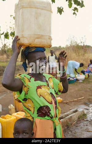 South Sudan Limbe Water from the well, the water source women carry stuff water  Photo Jaco Klamer 13-03-2016 Stock Photo