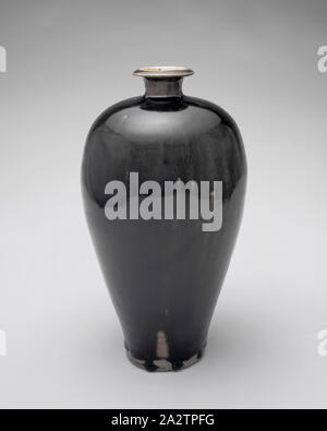 black vase, Northern Song dynasty, Northern Song dynasty, about 1100, stoneware with glaze, 13 in., Asian Art Stock Photo