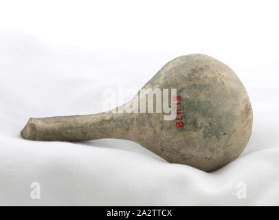 ladle, Eastern Han dynasty, Eastern Han dynasty, 25-220, earthenware, green glaze, 2-1/2 x 4-1/2 in., Asian Art Stock Photo