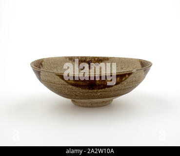 bowl with arc and floral design, Tang dynasty, Tang dynasty, 800s, stoneware with underglaze pigment, iron glaze, Changsha ware, 1-7/8 x 5-1/2 in. (diam.), Asian Art Stock Photo