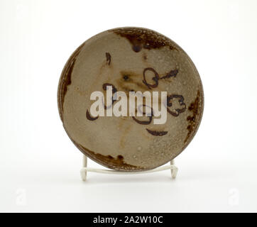 bowl with arc and floral design, Tang dynasty, Tang dynasty, 800s, stoneware with underglaze pigment, iron glaze, Changsha ware, 1-7/8 x 5-1/2 in. (diam.), Asian Art Stock Photo