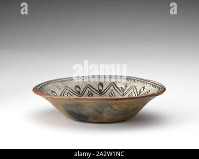 dish, 1890-1910, earthenware, pigment, 2 x 9-1/2 x 7-1/2 in., Native Arts of the Americas Stock Photo