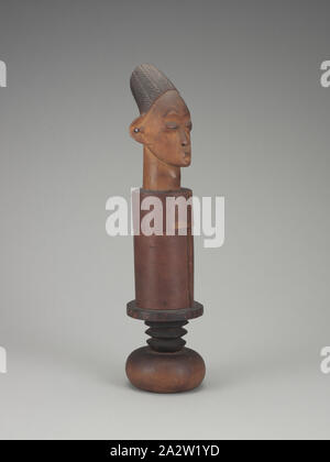 lidded container with human head finial, Songo (Congolese, late 19th century-early 20th century), 1900-1910, wood, bark, pigment, A-C) 20-5/8 x 5 x 5 in. (installed) A) head finial lid: 10-1/4 x 4-1/2 x 4-1/2 in. B) container: 6-1/2 x 3-3/4 x 3-3/4 in. C) base: 6-1/2 x 5 x 5 in., C) Inscribed, Pyro engraved on vertical side of base: Song DekVoi [have not translated DekVoi which is possibly a location or family reference] C) Inscribed in white paint at outer rim of base, Brill collection inventory number: 578, African Art Stock Photo