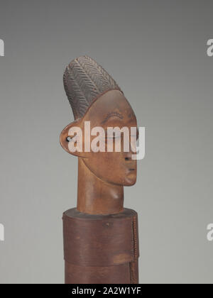 lidded container with human head finial, Songo (Congolese, late 19th century-early 20th century), 1900-1910, wood, bark, pigment, A-C) 20-5/8 x 5 x 5 in. (installed) A) head finial lid: 10-1/4 x 4-1/2 x 4-1/2 in. B) container: 6-1/2 x 3-3/4 x 3-3/4 in. C) base: 6-1/2 x 5 x 5 in., C) Inscribed, Pyro engraved on vertical side of base: Song DekVoi [have not translated DekVoi which is possibly a location or family reference] C) Inscribed in white paint at outer rim of base, Brill collection inventory number: 578, African Art Stock Photo