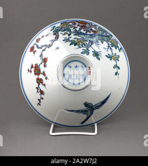 palace bowl, 18th century, enamel on porcelain, 2-3/4 x 7-5/8 (diam.) in., Asian Art Stock Photo