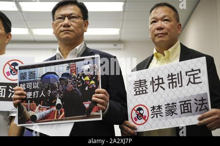 Hong Kong, China. 3rd Oct, 2019. People display placards calling for anti-mask law at the Legislative Council in Hong Kong, south China, Oct. 3, 2019. TO GO WITH 'Advocates call for anti-mask law in unrest-hit Hong Kong' Credit: Wang Shen/Xinhua/Alamy Live News Stock Photo