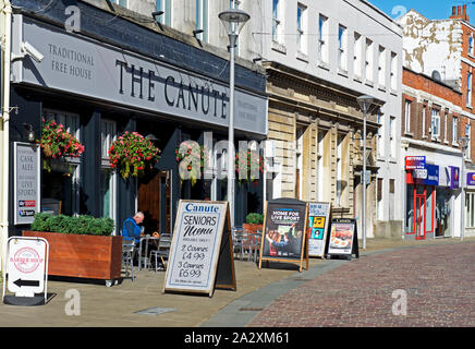 The Canute pub on Silver Street, Gainsborough, North Lincolnshire, England UK Stock Photo
