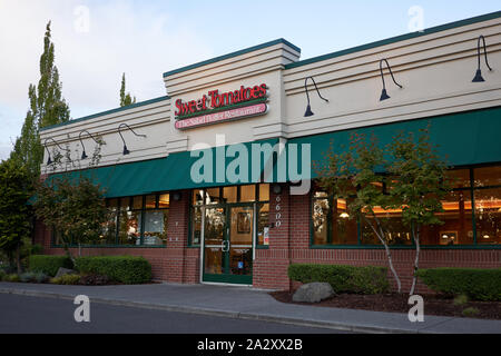 The Sweet Tomatoes salad buffet restaurant Tigard location in the evening on Sep 18, 2019. Stock Photo