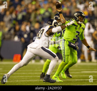 Seattle, United States. 3rd Oct, 2019. Seattle Seahawks running back Chris  Carson (32) catches the winning 5-yard touchdown pass against the Los  Angeles Rams at CenturyLink Field during the fourth quarter in