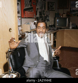 Sammy Davis Jr. 1925-1990. American singer, musician, dancer, actor. Pictured here in his office 1963 Stock Photo
