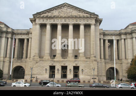 The William Jefferson Clinton Building on Constitution Ave NW, Washington DC, USA Stock Photo