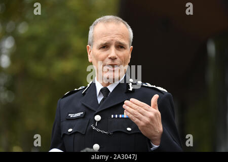 Metropolitan Police Deputy Assistant Commissioner Steve House speaks to the media outside New Scotland Yard, London, following the release of parts of a review into the 16-month long Operation Midland. Stock Photo