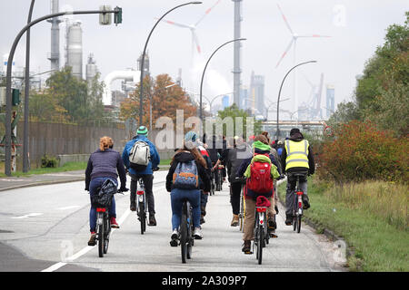 Hamburg, Germany. 04th Oct, 2019. Climate activists use bicycles to travel to the Kattwyk Bridge in Hamburg Harbour. About one hundred climate activists have occupied the Kattwyk Bridge in the Port of Hamburg and paralyzed traffic for several hours. Under the motto 'deCOALonize Europe', they demanded the immediate withdrawal from lignite and hard coal as well as the closure of all coal-fired power plants in Hamburg and the coal port in Hamburg. (to dpa 'Protest against coal-fired power plant Moorburg - activists occupy bridge') Credit: Magdalena Tröndle/dpa/Alamy Live News Stock Photo