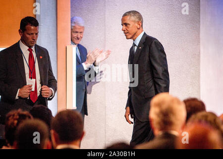 Former US President Bill Clinton applauds as Barack Obama leaves the stage. US President Barack H. Obama was keynote speaker at the 2014 Clinton Global Initiative in New York. Stock Photo