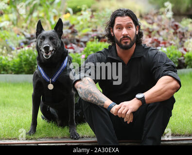 Handler Officer Marshall Mirarchi with US Secret Service dog, Special Operations Canine, Hurricane, who has received a PDSA Order of Merit at the County Hall Hotel in London. Stock Photo