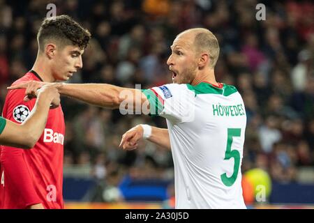 Leverkusen, Deutschland. 18th Sep, 2019. Benedikt HOEWEDES (LOM) loudly gives instructions; half figure, half figure in profile; Instruction, guidance; left: Kai HAVERTZ (LEV); Soccer Champions League, Preliminary Round, 1. matchday: Bayer 04 Leverkusen (LEV) - Lokomotiv Moscow (LOM) 1: 2, on 18/09/2019 in Leverkusen/Germany. UEFA regulations prohibit any use of images as image sequences and/or quasi-video | usage worldwide Credit: dpa/Alamy Live News Stock Photo