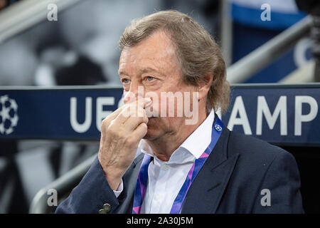 Leverkusen, Deutschland. 18th Sep, 2019. coach Yuri SEMIN (LOM), slightly sideways, touches his nose, skeptical, skepticism; Soccer Champions League, Preliminary Round, 1. matchday: Bayer 04 Leverkusen (LEV) - Lokomotiv Moscow (LOM) 1: 2, on 18/09/2019 in Leverkusen/Germany. UEFA regulations prohibit any use of images as image sequences and/or quasi-video | usage worldwide Credit: dpa/Alamy Live News Stock Photo