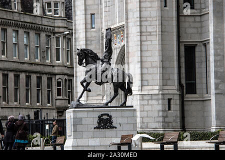 Robert the Bruce, King of Scots 1306 - 1329. Statue outside Marischal College. Stock Photo