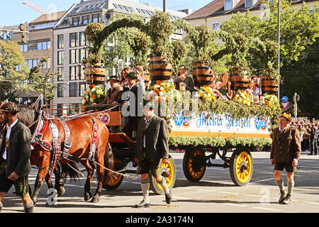 MUNICH, GERMANY - SEPTEMBER 22, 2019 Grand entry of the Oktoberfest landlords and breweries, festive parade of magnificent decorated carriages and ban Stock Photo